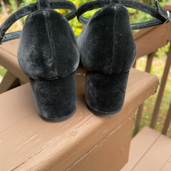 Manolo Blahnik Listony Strap 50 - Picture 8 of 16